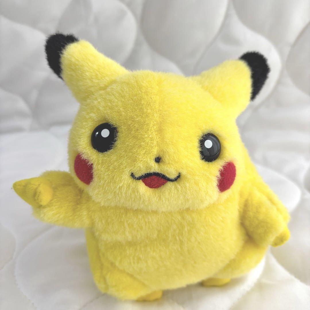 ピカチュウ　ピース　ぬいぐるみ　トミー