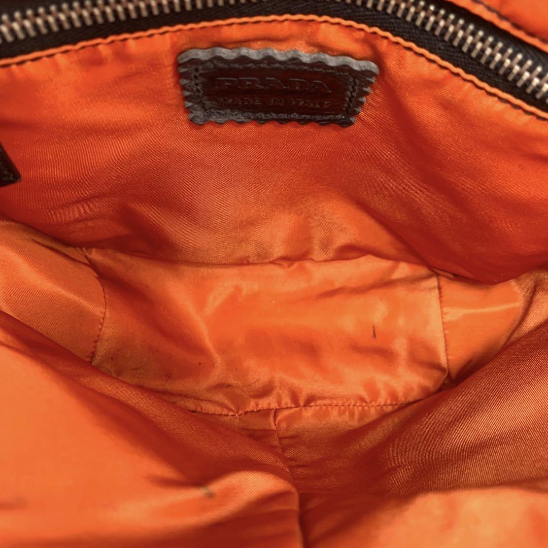 PRADA シボ革 ウエストポーチ ボディーバッグ レザー ロゴ型押し ブラック