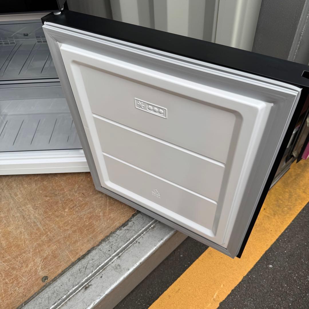 C7534★2023年製★未使用に近い★ツインバード 冷蔵庫 ミラーブラック 鏡 C7534★2023年製★未使用に近い★ツインバード 冷蔵庫 ミラーブラック 鏡