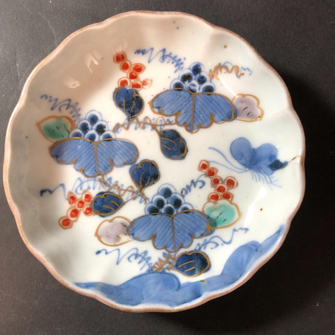 【お値下げしました!】古伊万里 色絵 蝶 丸文 盃洗 古伊万里 染錦 色絵 小皿 豆皿 葡萄に蝶文様 1客 手塩皿 和骨董