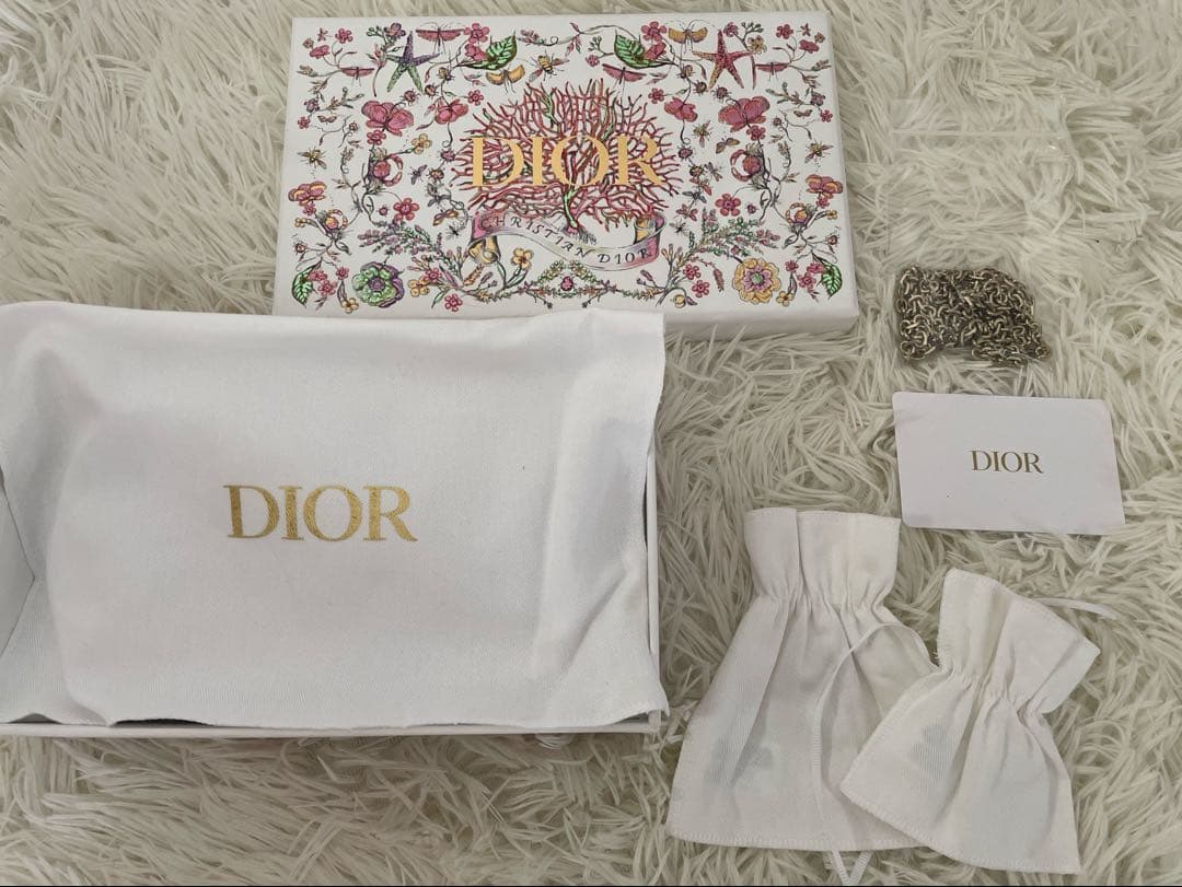 ディオールフォンホルダー