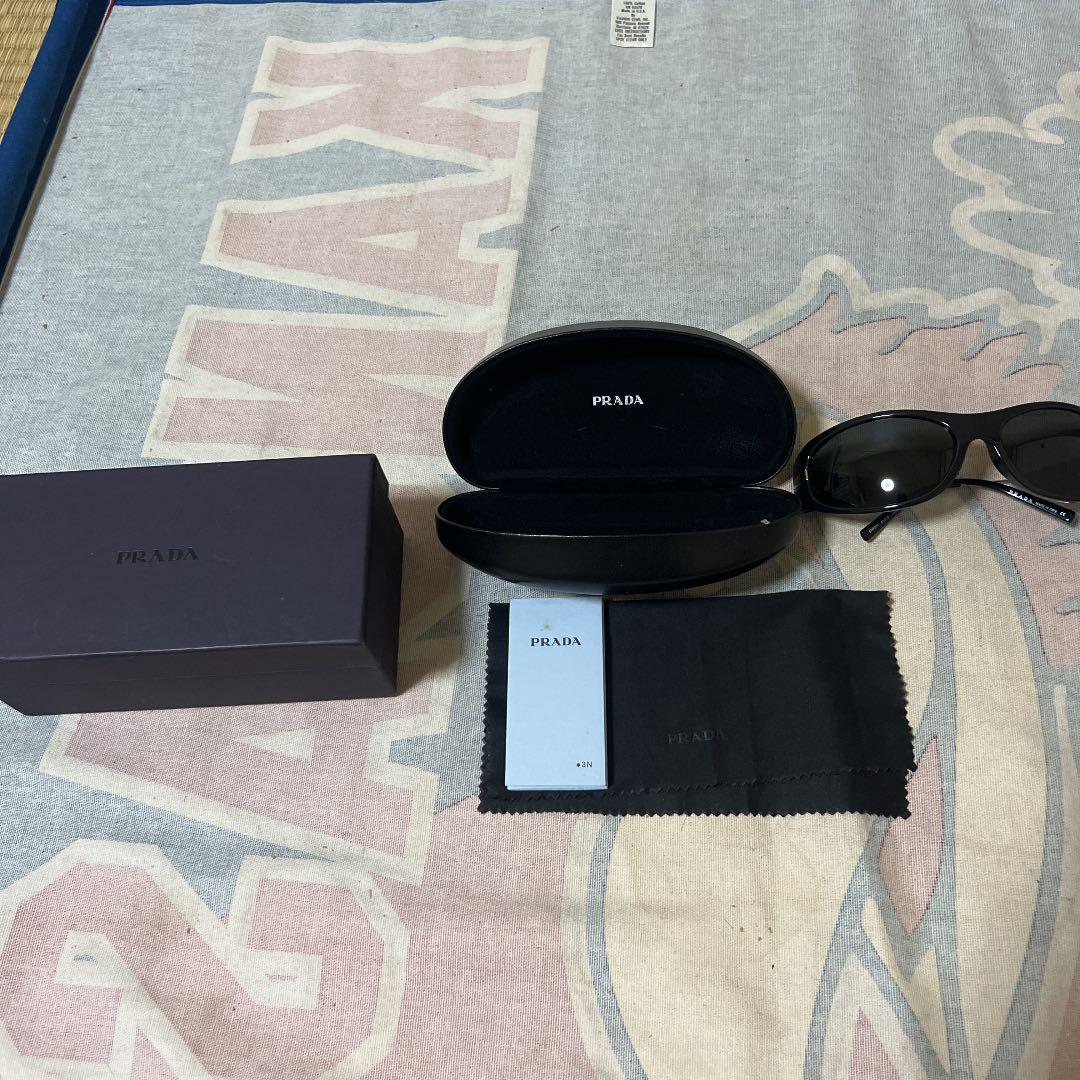 美品　プラダサングラス