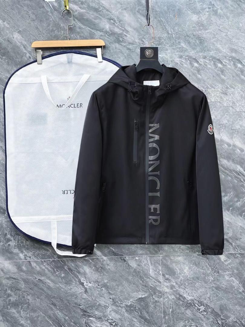 モンクレールの春秋ジャケット MONCLER美品ダウンジャケットです
