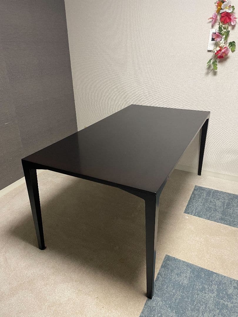 カッシーナixc 黒の長方形ダイニングテーブルと椅子4脚CASSINA IXC MARWIL-DEMENAGEMENTS_CH