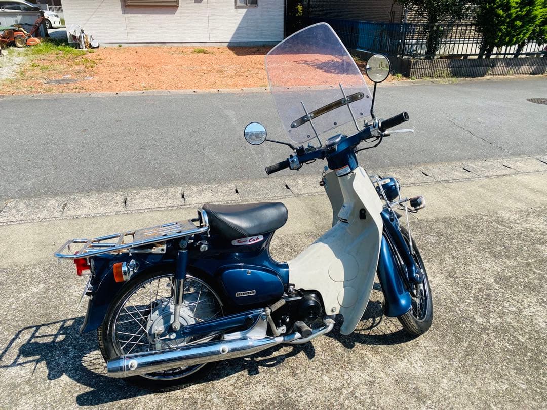 Honda スーパーカブ 青/白 ウィンドシールド付き