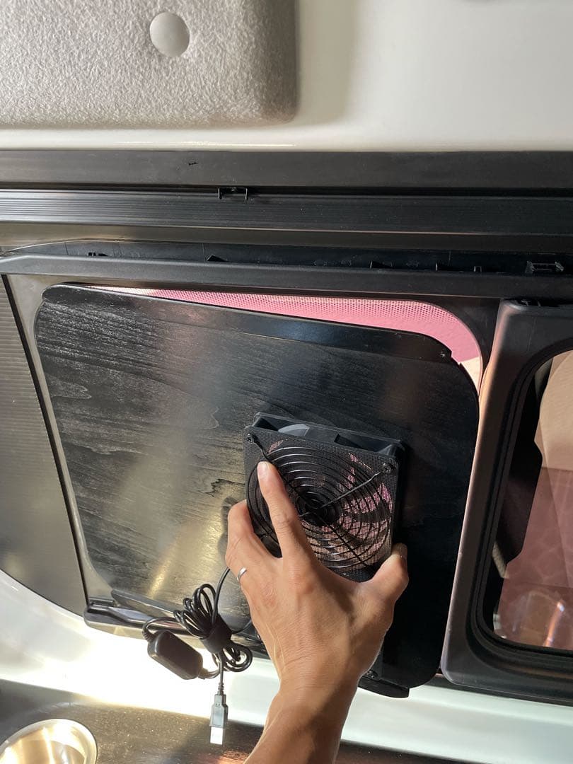 ハイエース200系 小窓用USB換気扇２連ファン 左右装着 BRIGHTFACE_UK