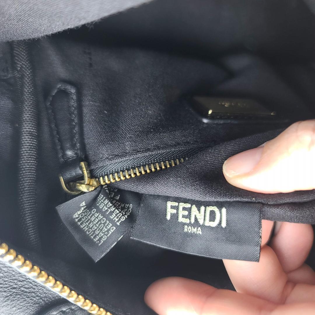 確実正規品 FENDI ショルダーバッグ スタッズ