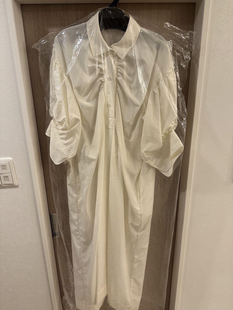 【新品未使用】PINUE フロントギャザーシャツワンピース（WHITE）