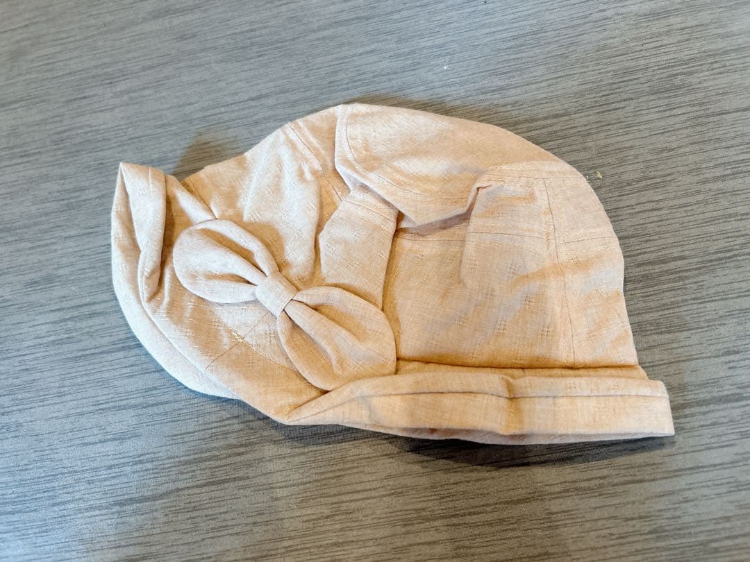 ベージュ リボン付きキャスケット　ＵＶカット帽子