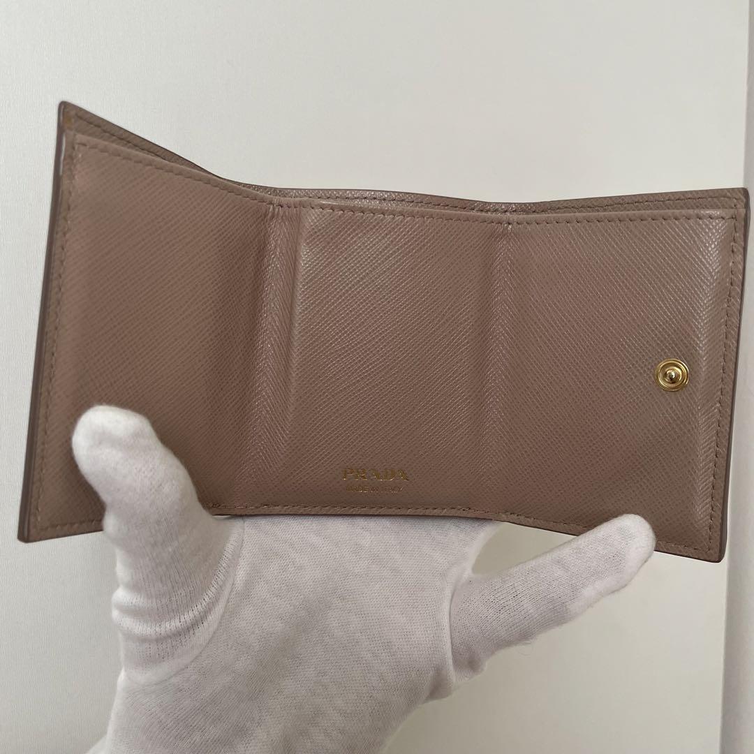 PRADA プラダ 三つ折り財布 ミニウォレット レター ベージュ ミニ財布 小物