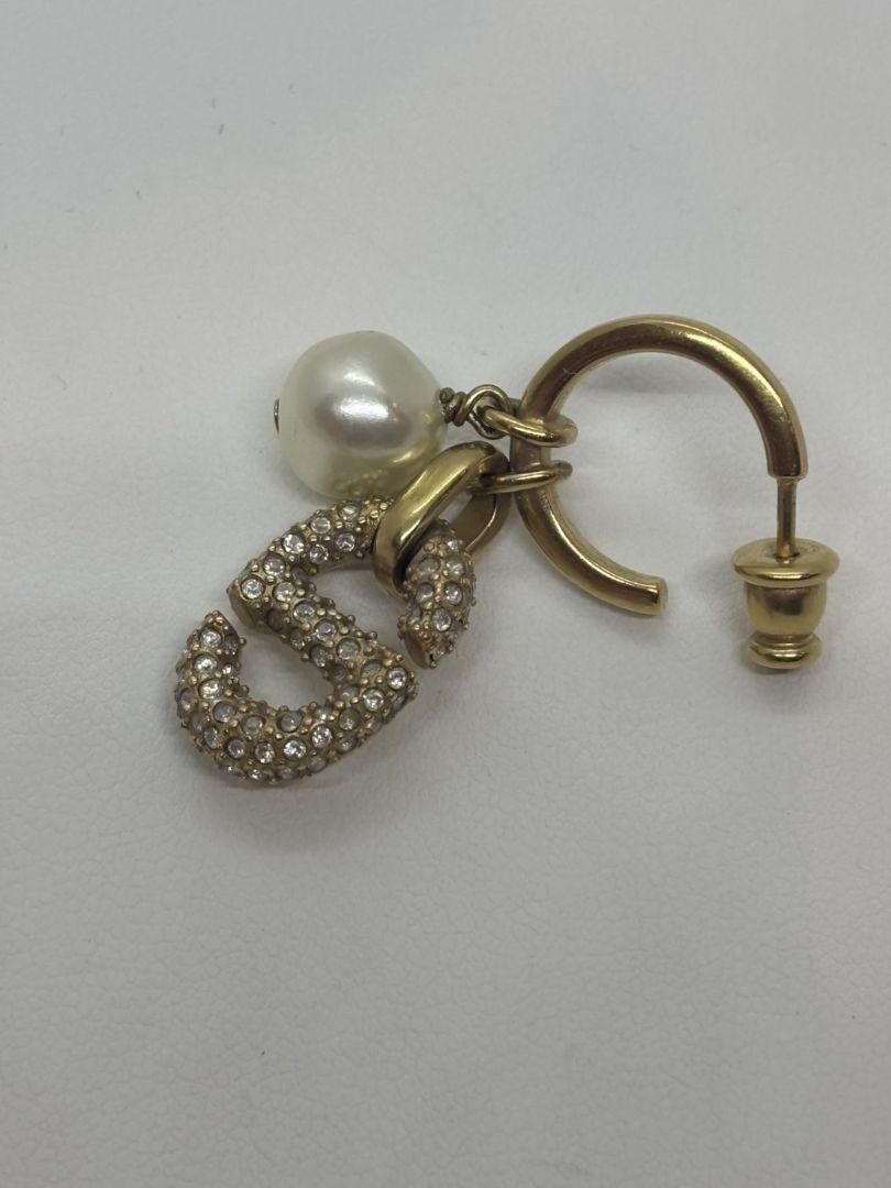 Christian Dior ロゴパールピアス