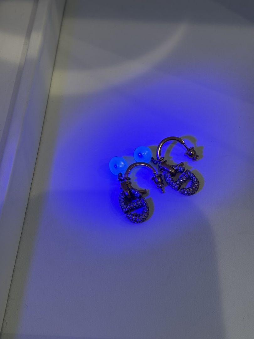 Christian Dior ロゴパールピアス