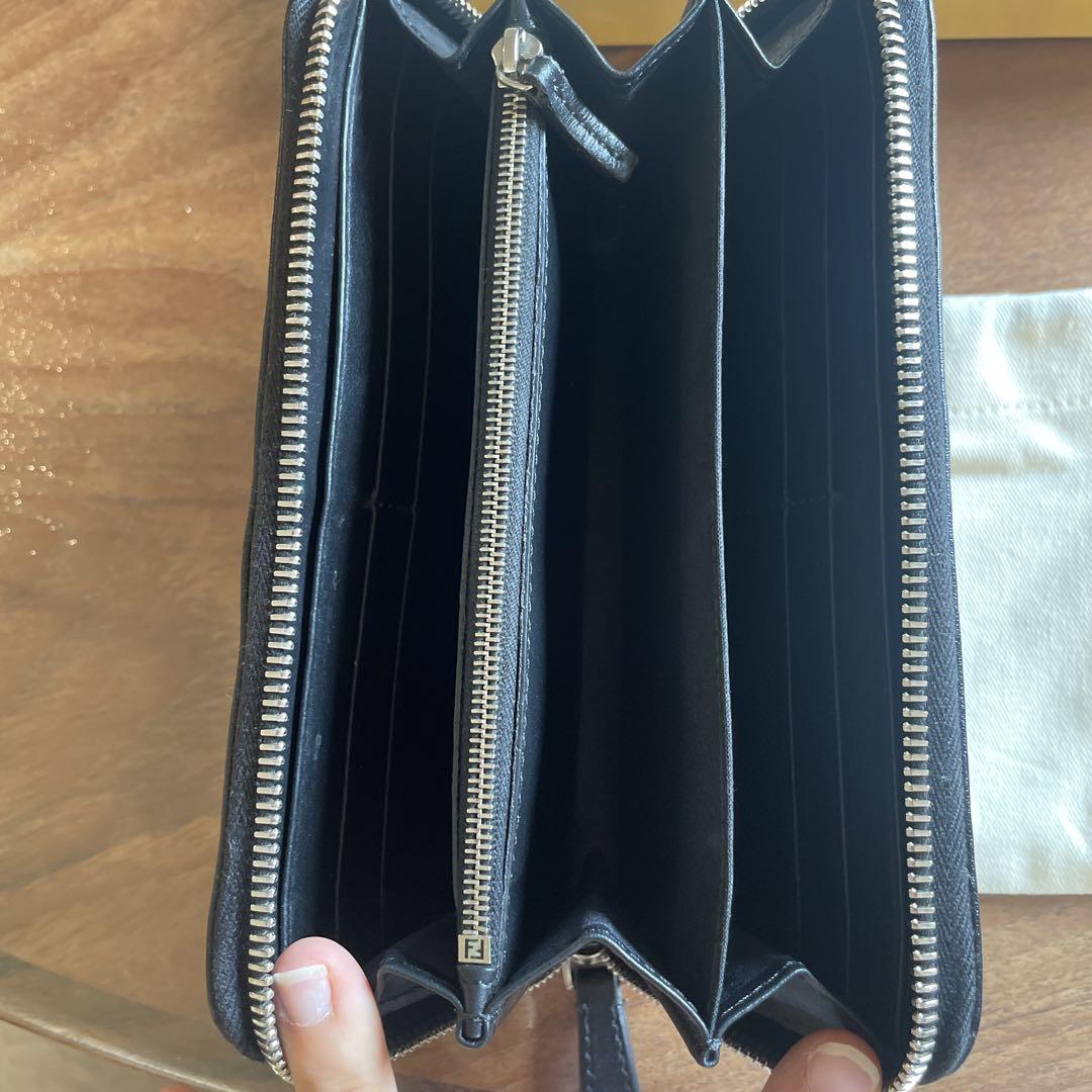 FENDI スタッズ付き長財布