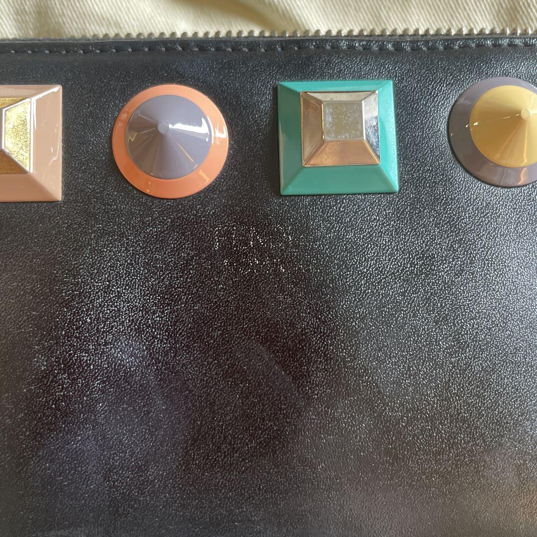 FENDI スタッズ付き長財布