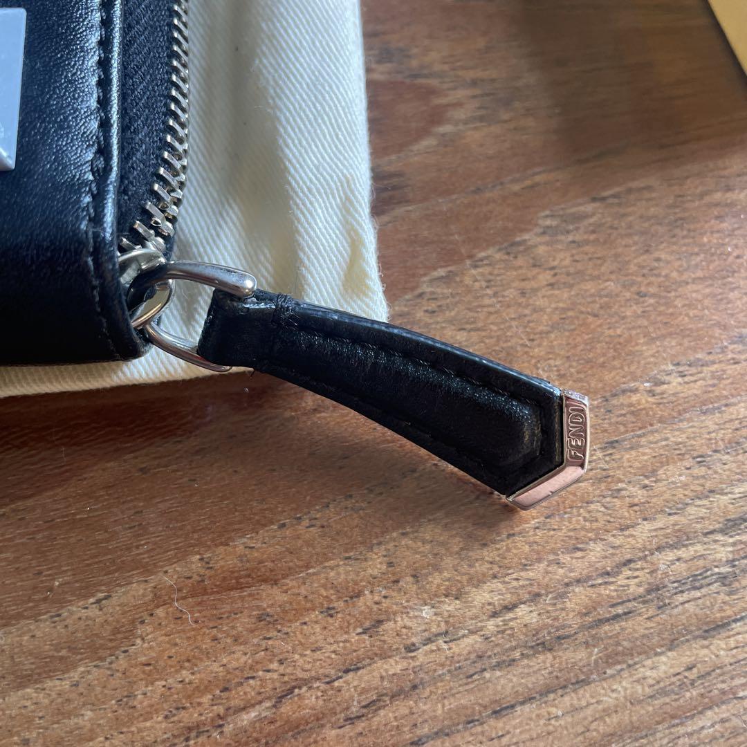 FENDI スタッズ付き長財布