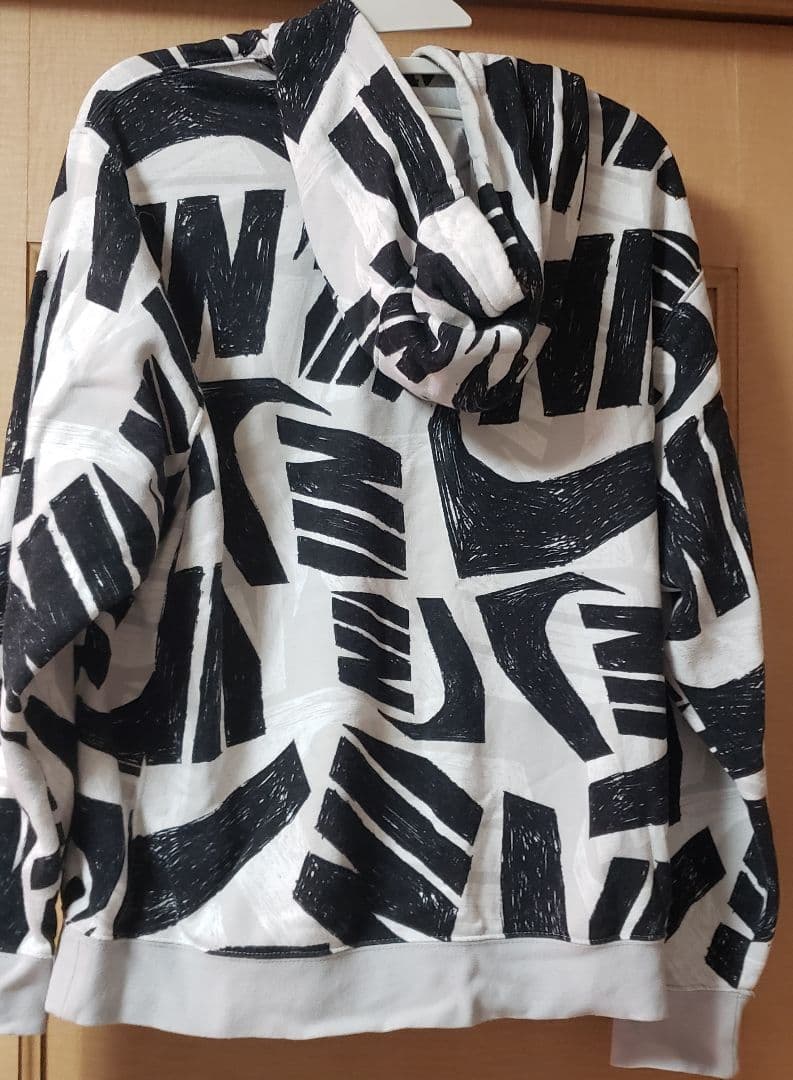 NIKE　プルオーバー　パーカー