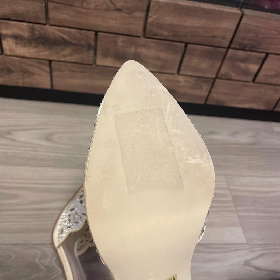 【完売品】グレースコンチネンタル　カットワーク　パンプス　ベージュ　23.5