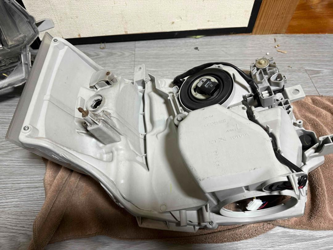 シャノルハイエース５型ダークプライム２純正LEDヘッドライトのみ