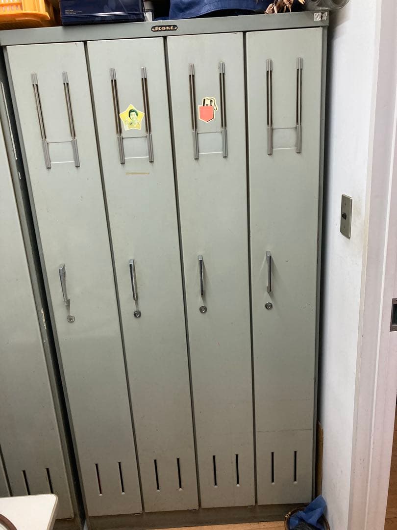 ロッカー4人用やや傷や汚れあり