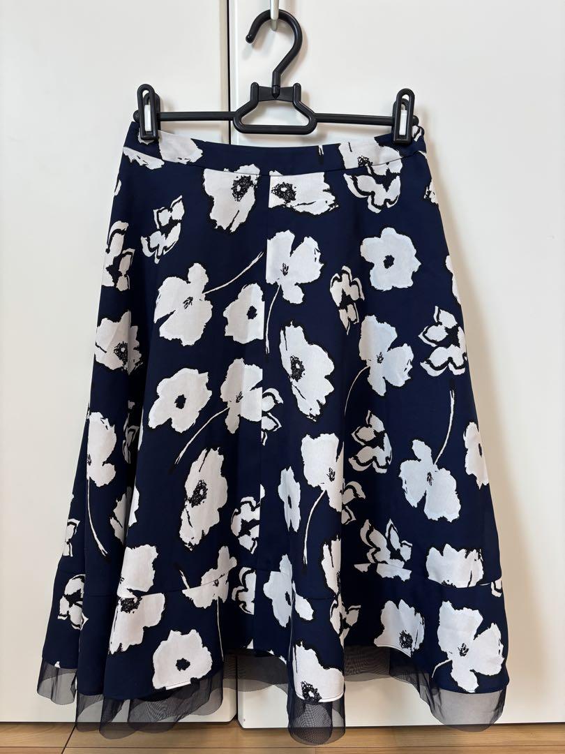 ⭐︎新品⭐︎ TO BE CHIC フレアスカート 花柄 TO BE CHIC 花柄スカート - メルカリ