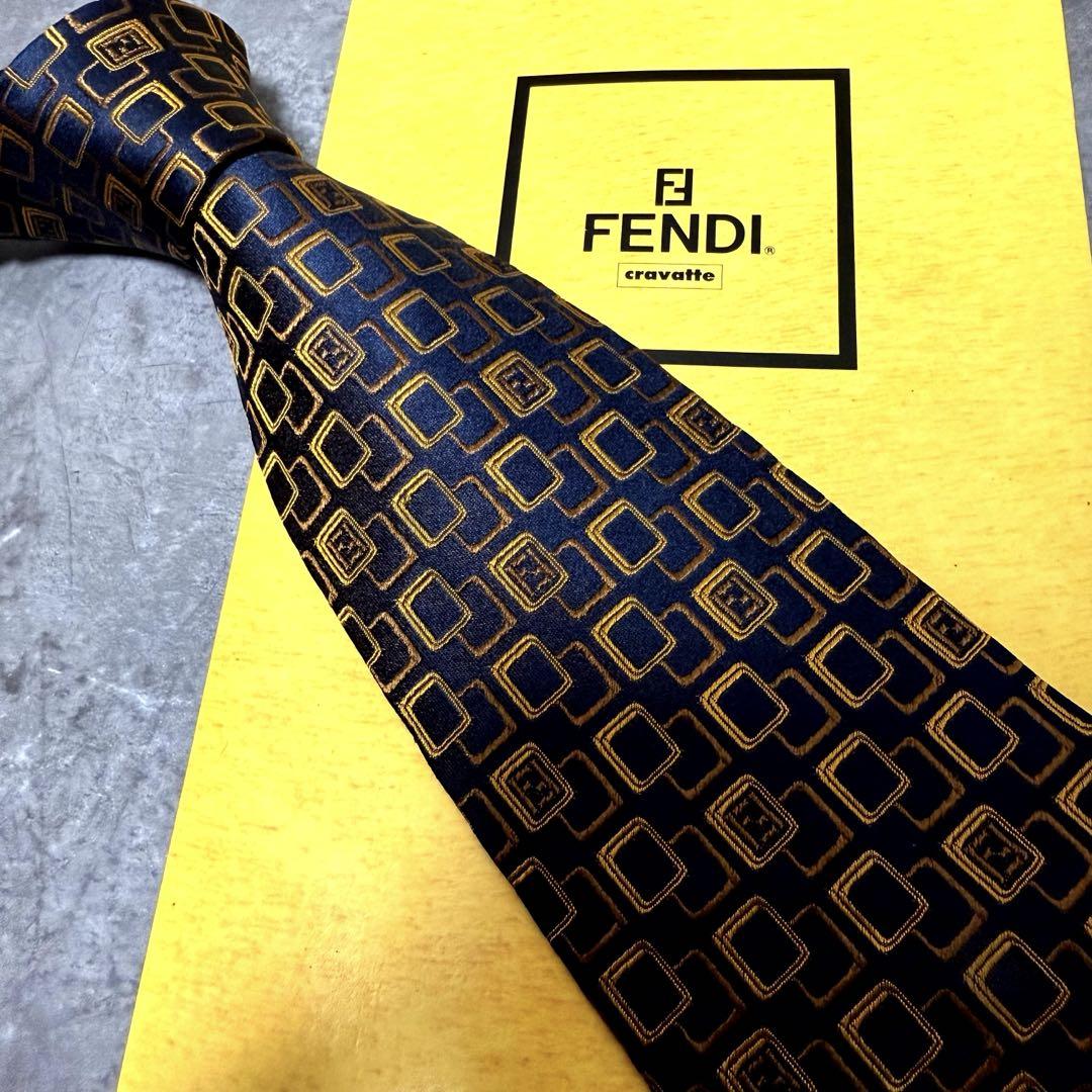 美品✨FENDI ネクタイ　フェンディ　ズッカ柄　FFロゴ　ジャガード　光沢 ✨美品✨】FENDI フェンディ ネクタイ ブラック ゴールド ズッカ