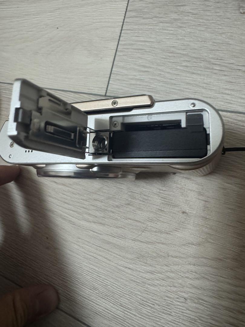 J*C様 CASIO EXILIM ゴールド デジタルカメラEX-ZR1800