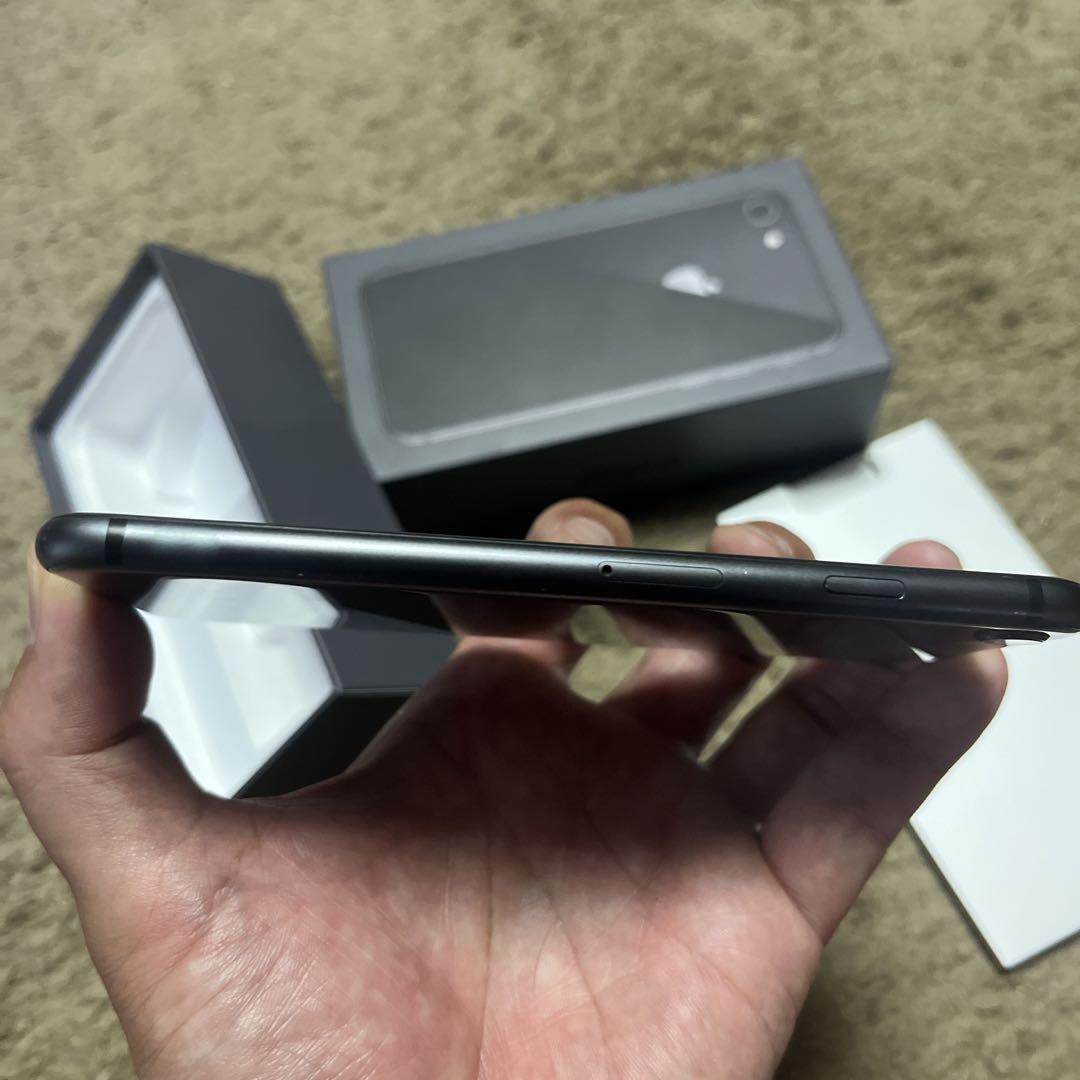 iPhone8 64GB SIMロック解除しました