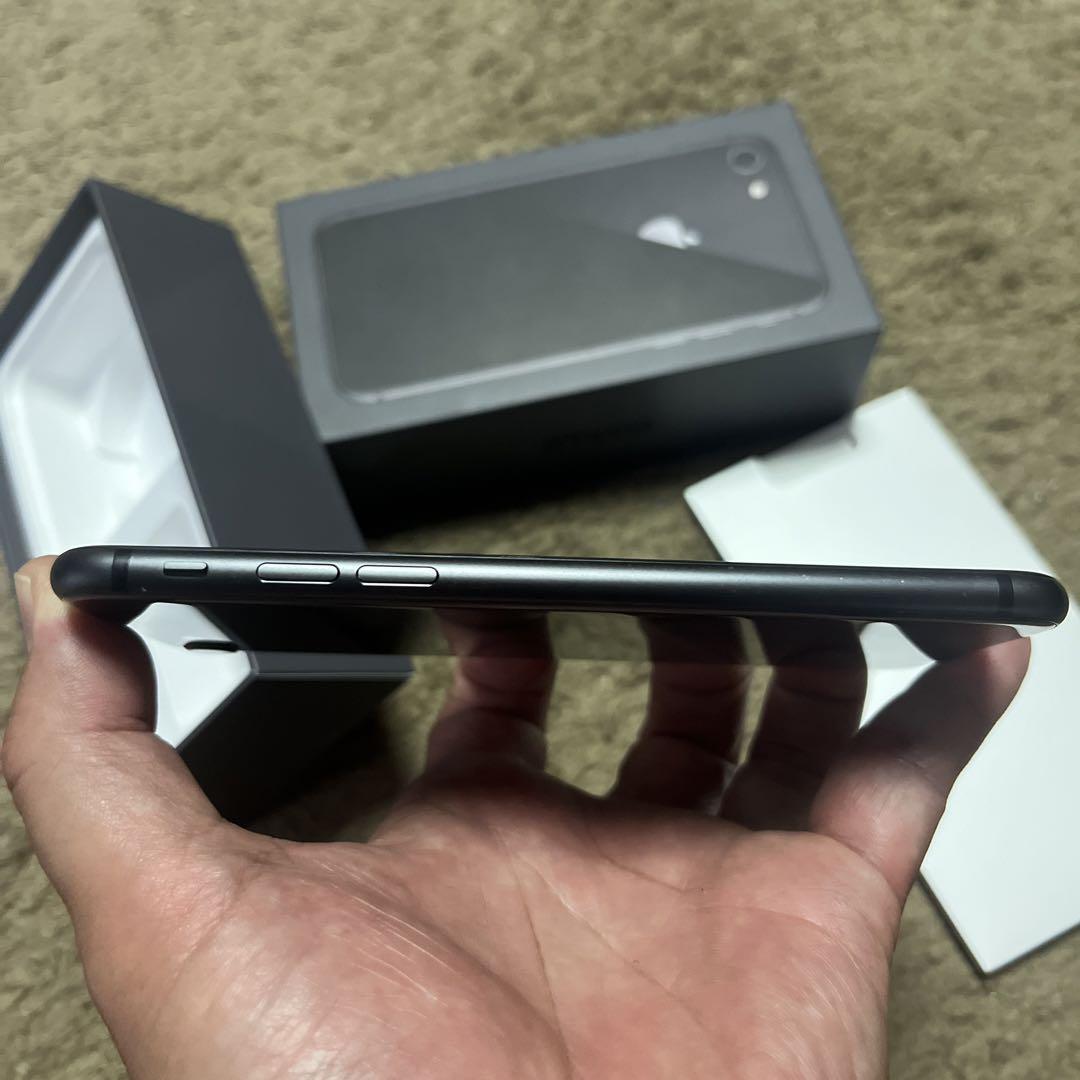 iPhone8 64GB SIMロック解除しました