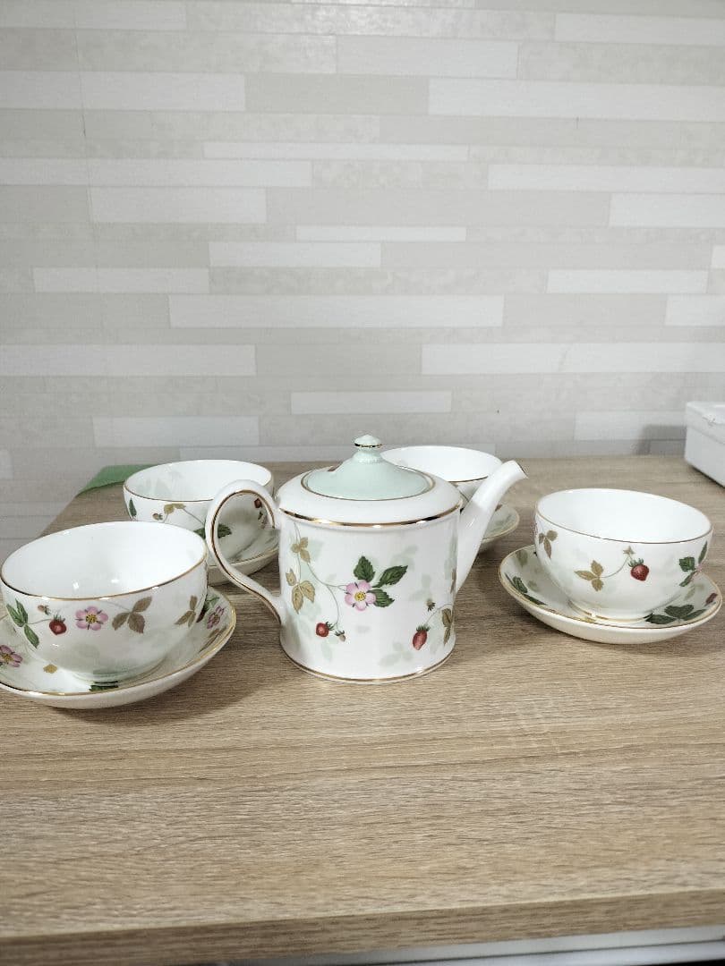 ウェッジウッド ティーポットカップセット ワイルドストロベリーWEDGWOOD
