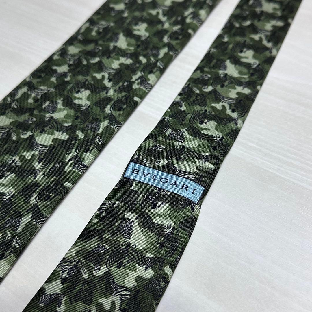 極美品☆ブルガリ☆箱付☆ネクタイ☆グリーン☆迷彩柄☆アニマル柄☆シマウマ☆551 BVLGARI