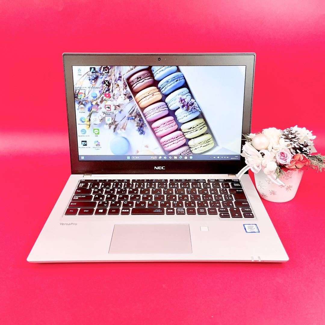 小型軽量‼️第8世代i5✨️薄型ノートパソコンWindows11カメラ付き快適SSD 美品✨小型軽量！第8世代i5ノートパソコン薄型Windows11カメラ