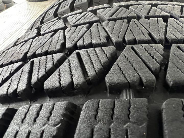 ブリヂストンスタッドレス225／60R17  99Q深溝