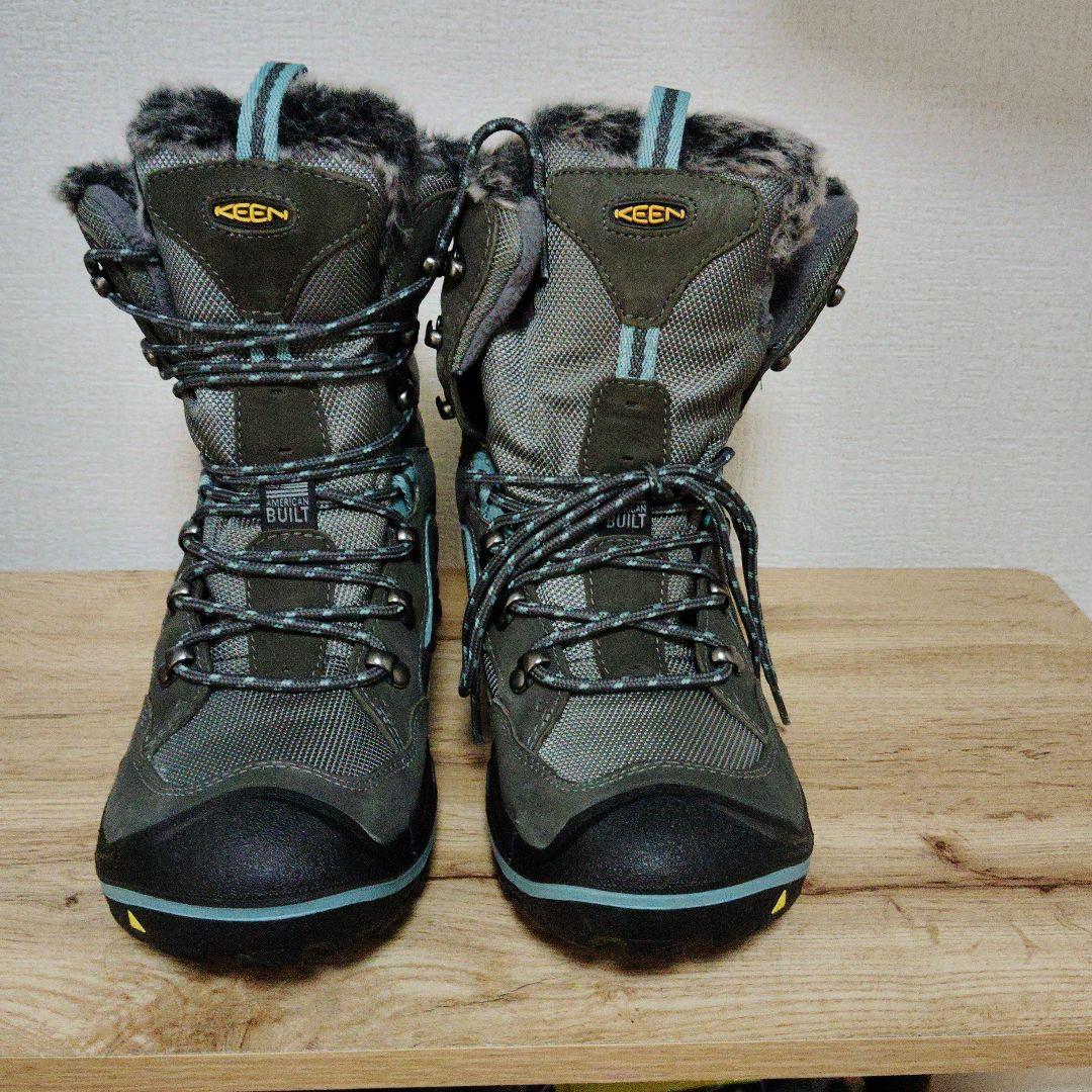 KEEN ファー付きアウトドアブーツ