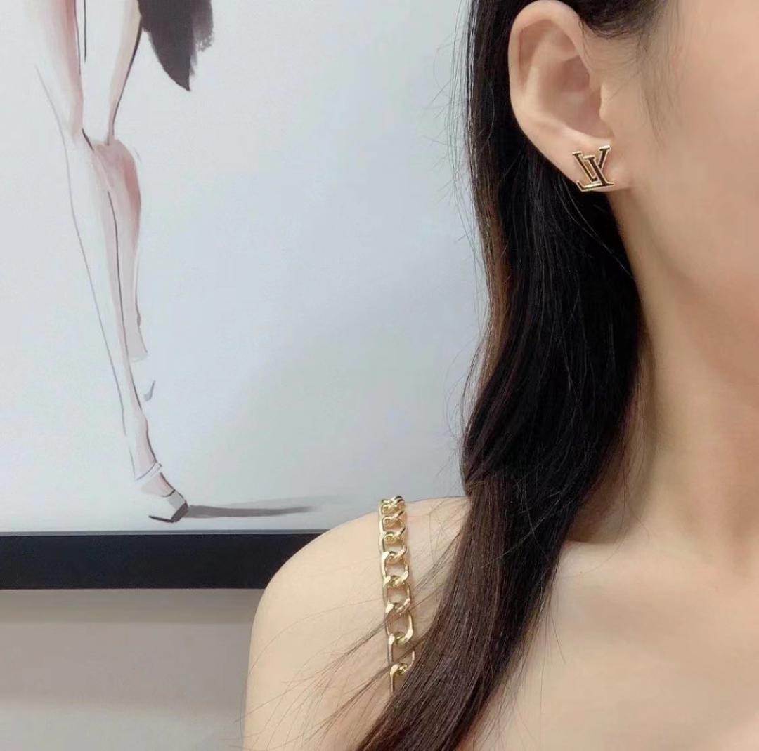 LOUIS VUITTON モノグラム ピアス