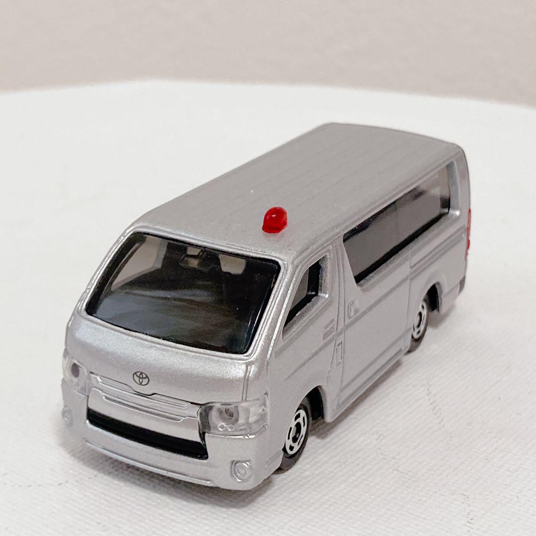 トミカ 覆面パトカー ハイエース トヨタ 警察 - メルカリ