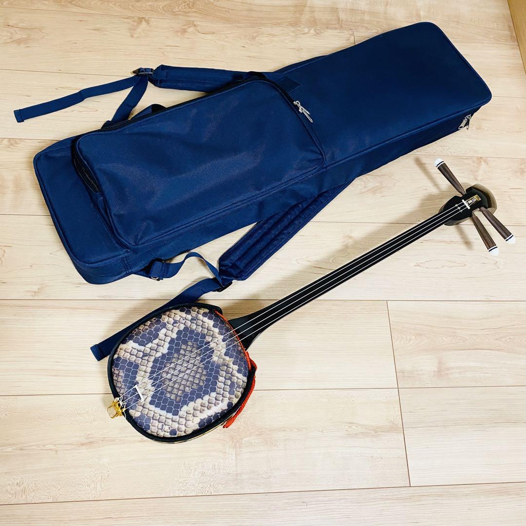 【匿名配送】★美品★沖縄三線 本体 人工皮 約80cm ケース付き 和楽器