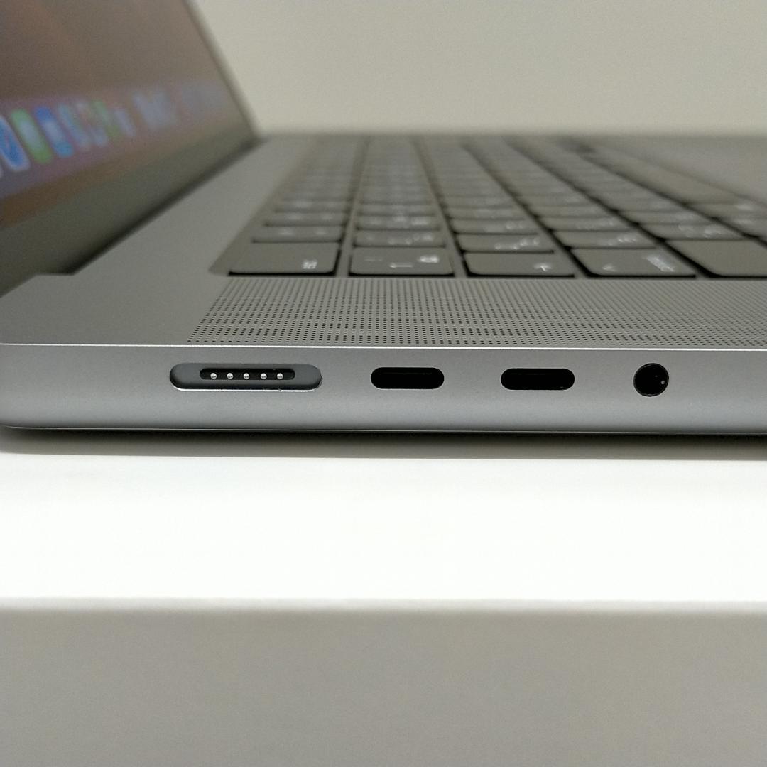 16インチMacBook