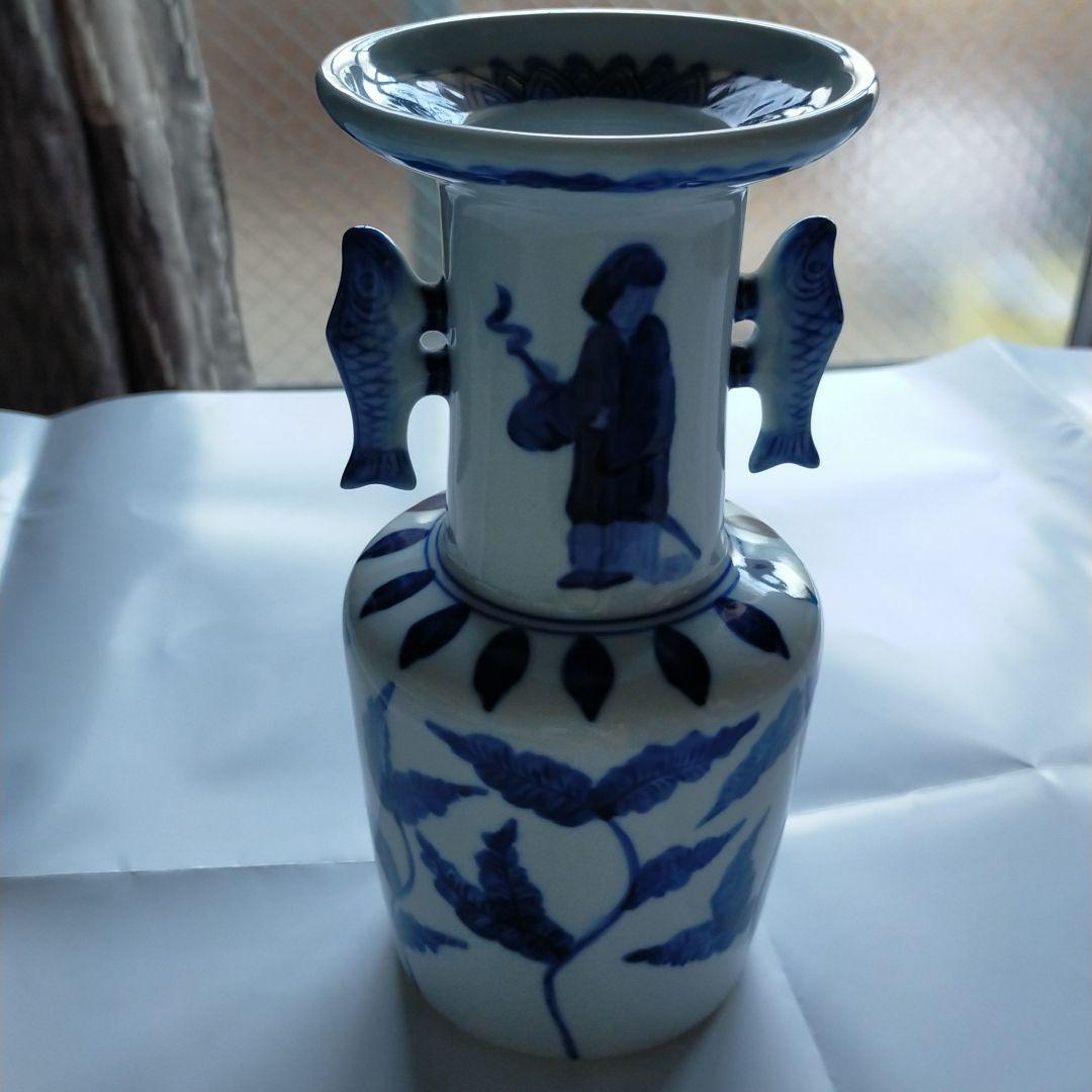 A rare Ming-style blue and white yuhuchunping, Qing dynasty