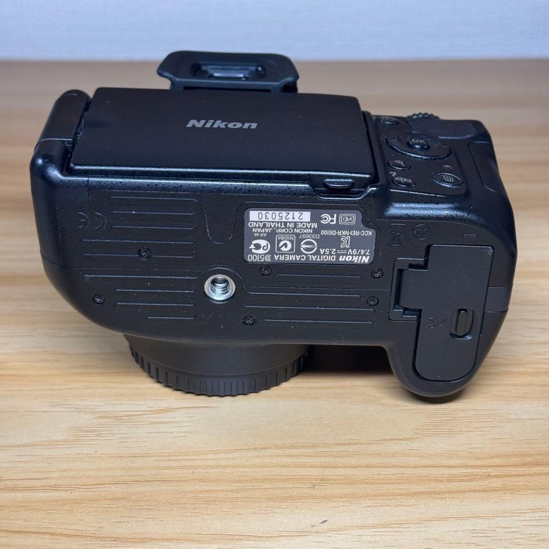Nikon D5100 デジタル一眼レフ 美品 バッテリー充電器つき Nikon D5100 デジタル一眼レフ 美品 バッテリー充電器つき