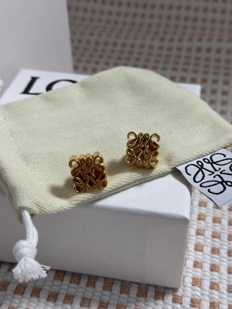 ピアス