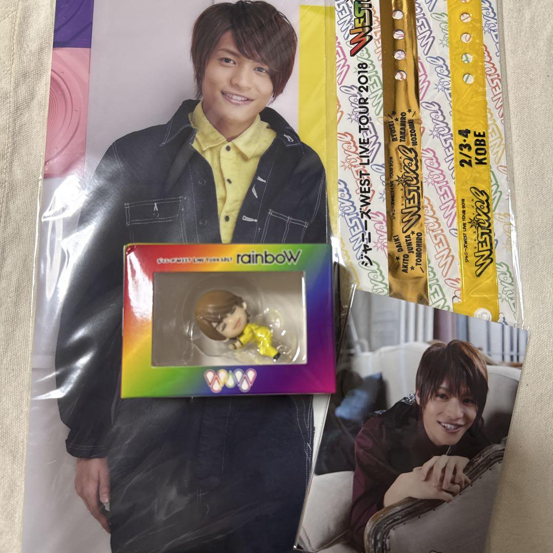 ジャニーズWEST WEST. 中間淳太 グッズセット - メルカリ
