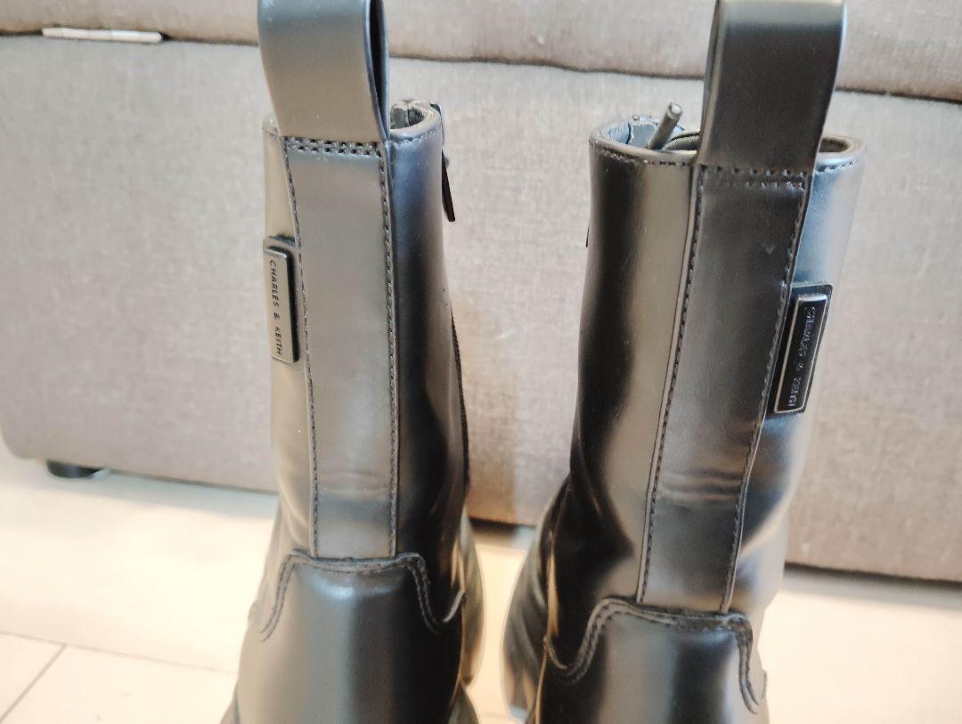 CHARLES&KEITH ハートエンベリッシュド レースアッププラットフォーム