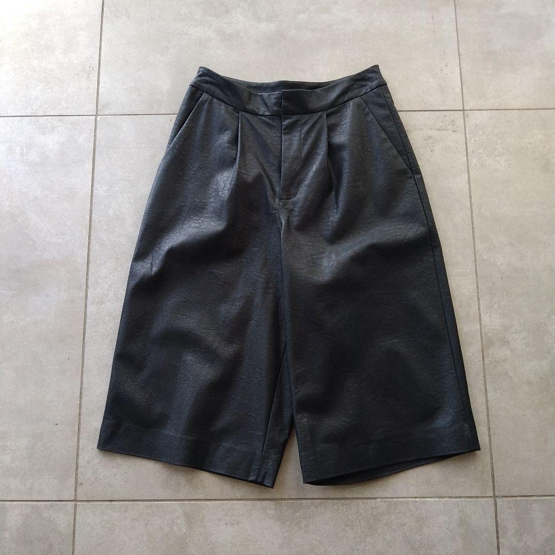 新品未使用 ＡＫＴＥ アクテ ショートパンツ エコレザー　合皮