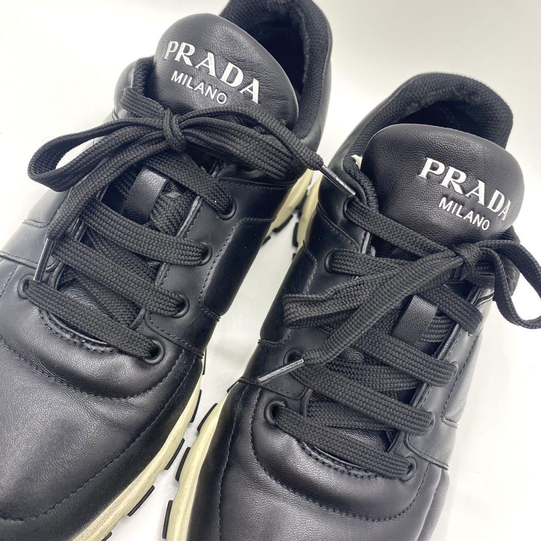 PRADA ブラック レザー スニーカー ロゴ - メルカリ