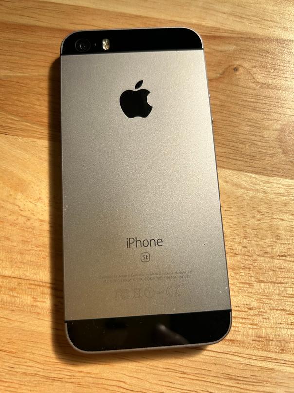 iPhone SE 第一世代　スペースグレイ　64GB Apple iPhone SE (第1世代) 64GB SIMフリー [スペースグレイ