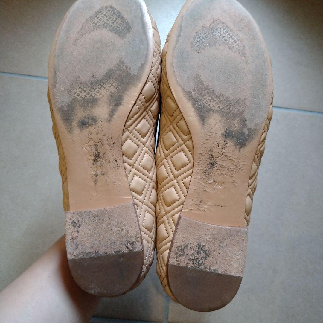 Tory Burch ベージュ キルティング フラットシューズ