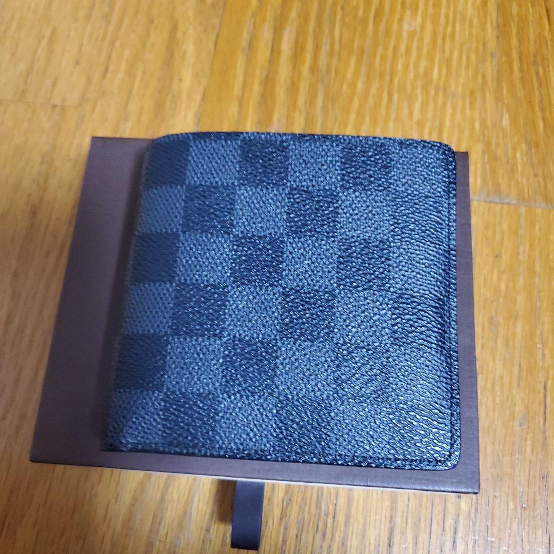 ルイヴィトン折財布 黒