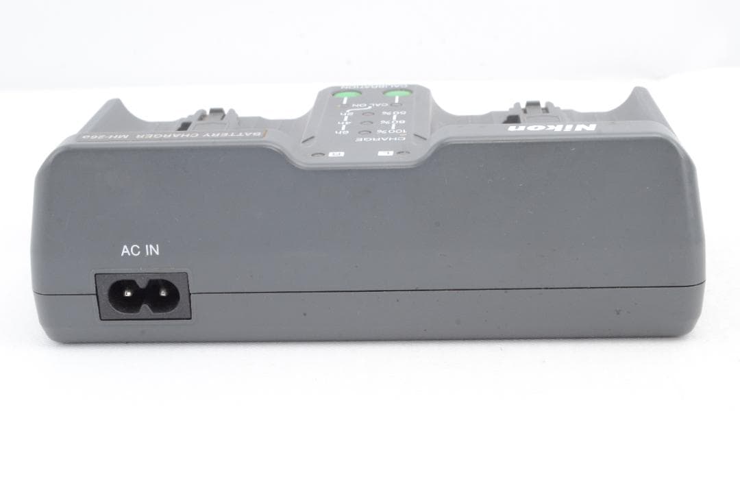 Nikon ニコン バッテリーチャージャー MH-26a + EN-EL18 Nikon ニコン バッテリーチャージャー MH-26a + EN-EL18