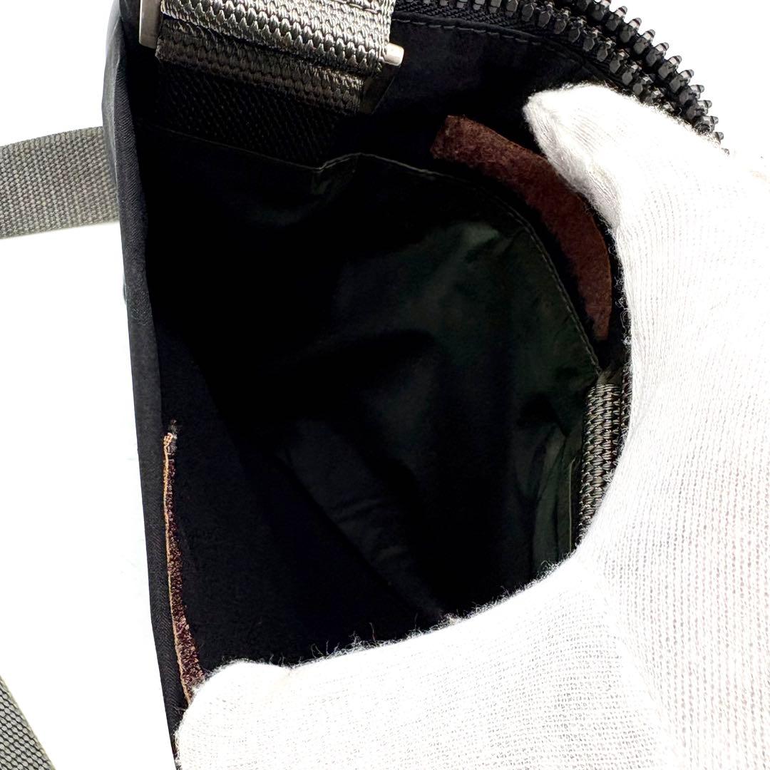 極美品✨プラダスポーツ ショルダーバッグ ナイロン サコッシュ ブラック 極美品✨プラダスポーツ ショルダーバッグ ナイロン サコッシュ ブラック