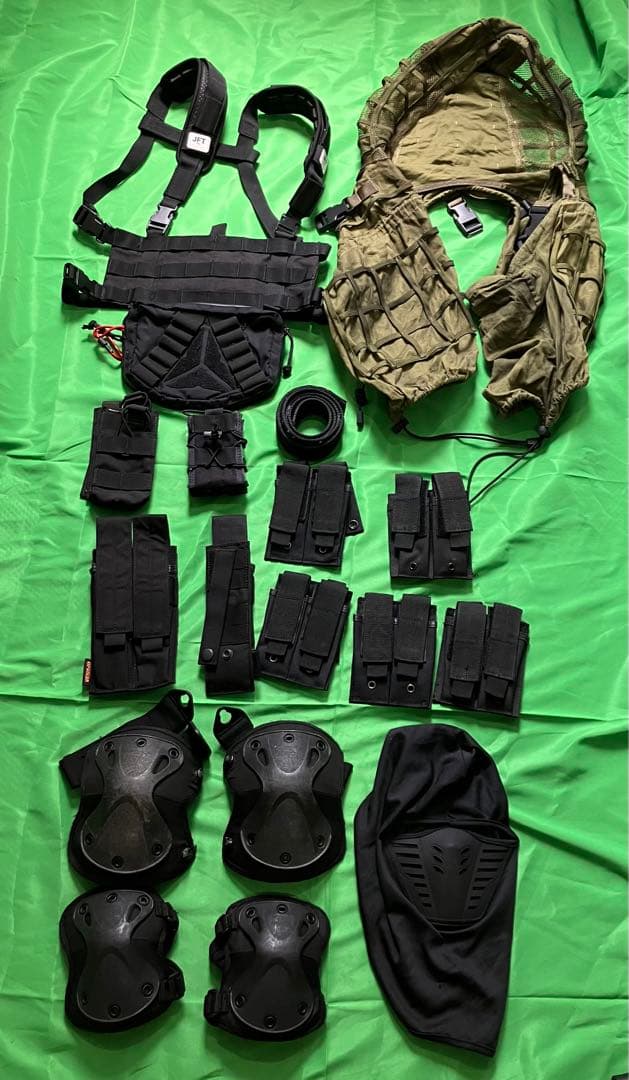 サバゲ装備品まとめ売り マガジンポーチ チェストリグ ニーパッド ハーフギリー